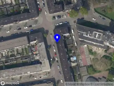 Ambulance met grote spoed naar de Ebenhaëzerstraat in Rotterdam
