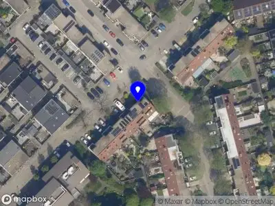 Ambulance met grote spoed naar de Nystadstraat in Rotterdam