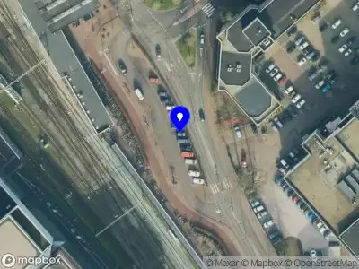 Politie naar de Stationsplein in Almelo vanwege steekincident