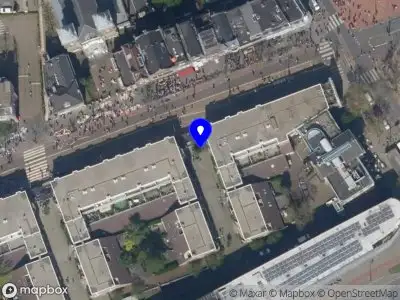 Ambulance met grote spoed naar de Nieuwe Binnenweg in Rotterdam