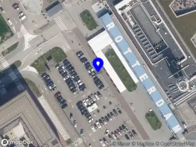 Ambulance met grote spoed naar de Rotterdam Airportplein in Rotterdam