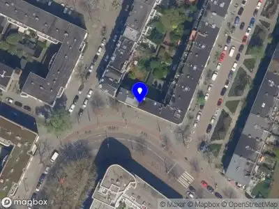 Ambulance met gepaste spoed naar de Oudedijk in Rotterdam