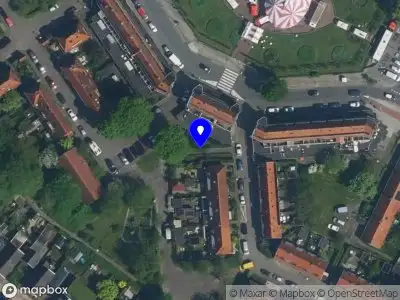 Ambulance met grote spoed naar de Purmerweg in Amsterdam
