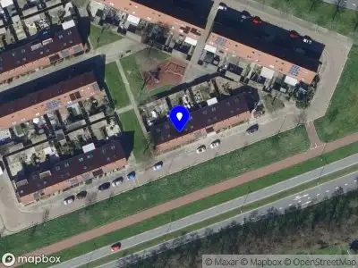 Ambulance met grote spoed naar de Jan van der Burghstraat in Hoogvliet Rotterdam