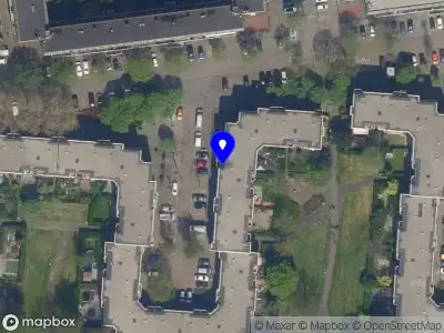 Ambulance met grote spoed naar de Herman Heijermanshof in Rotterdam