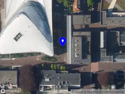 Ambulance met gepaste spoed naar de Stadhuisplein in Alphen aan den Rijn