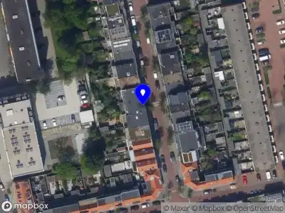 Ambulance met grote spoed naar de Da Costastraat in Leiden