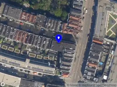 Ambulance met grote spoed naar de Schoonoordstraat in Rotterdam
