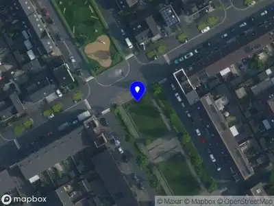 Ambulance met grote spoed naar de Emanzana in Amsterdam