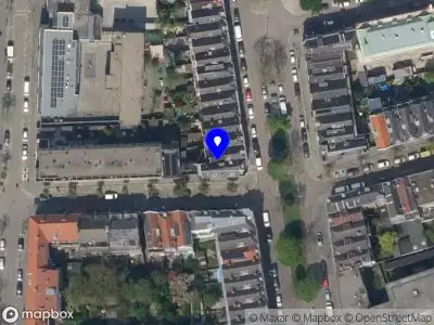 Ambulance met grote spoed naar de 3e Carnissestraat in Rotterdam