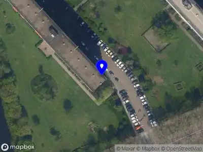 Ambulance met grote spoed naar de Herman Gorterplaats in Capelle aan den IJssel