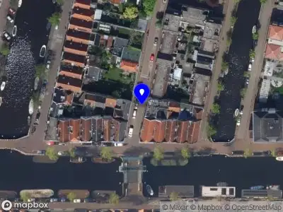 Ambulance met gepaste spoed naar de Langestraat in Leiden
