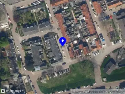 Ambulance met grote spoed naar de Julianastraat in Capelle aan den IJssel