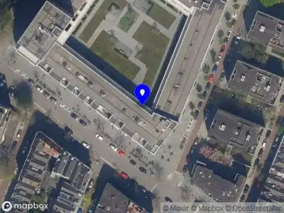 Ambulance met grote spoed naar de Lusthofstraat in Rotterdam