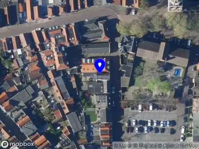 Ambulance met grote spoed naar de Meidenmarkt in Enkhuizen