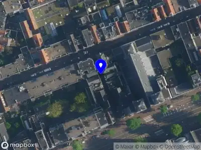 Ambulance met grote spoed naar de Akoleienstraat in Amsterdam