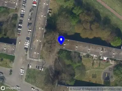 Ambulance met grote spoed naar de Chinese tuin in Rotterdam