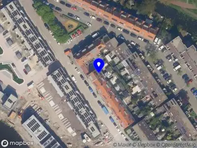 Ambulance met gepaste spoed naar de Zestienhovensekade in Rotterdam