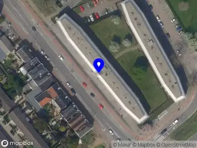Ambulance met grote spoed naar de Dordtsestraatweg in Rotterdam
