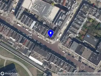 Ambulance met gepaste spoed naar de Zwart Janstraat in Rotterdam