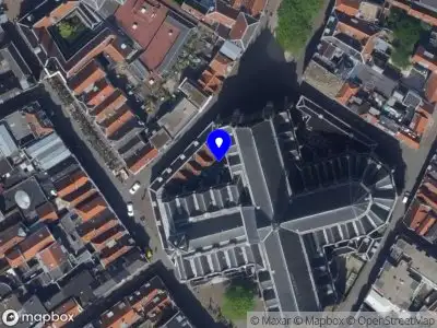 Ambulance met gepaste spoed naar de Nieuwstraat in Leiden