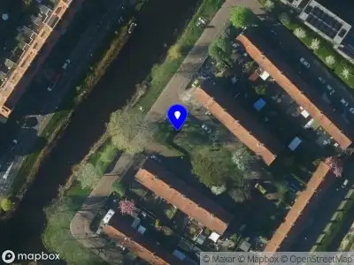 Ambulance met grote spoed naar de Maertenshof in Alkmaar