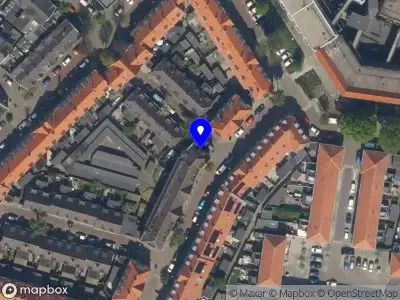 Ambulance met gepaste spoed naar de Zwartewaalsestraat in Schiedam