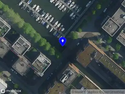 Traumahelikopter met grote spoed naar de Krijn Taconiskade in Amsterdam