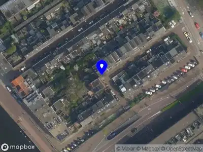 Ambulance met grote spoed naar de Gerard van Loonstraat in Delft