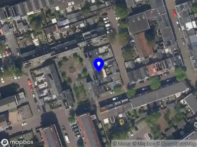 Ambulance met grote spoed naar de Maasstraat in Vlaardingen