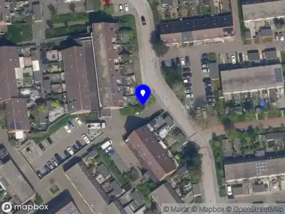 Ambulance met grote spoed naar de Kleine Inez erf in Capelle aan den IJssel