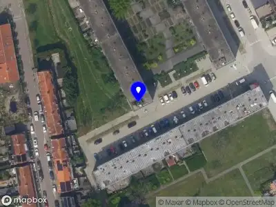 Ambulance met grote spoed naar de Erfdijk in Rotterdam