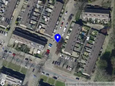 Ambulance met grote spoed naar de Ab Meniststraat in Hoogvliet Rotterdam