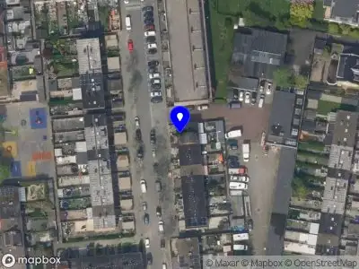 112 melding Ambulance met grote spoed naar de Van Zyll de Jongstraat in Pernis Rotterdam