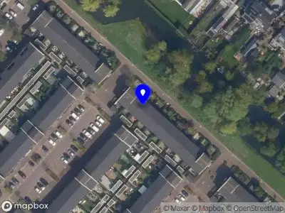 Ambulance met grote spoed naar de Waterleliesingel in Rotterdam