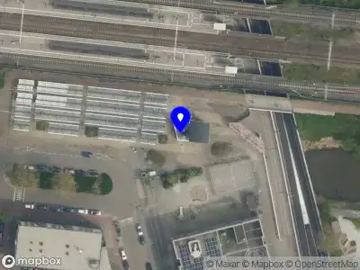 Ambulance met grote spoed naar de Willensplein in Gouda