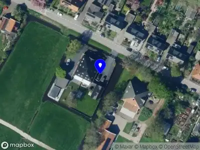 Ambulance met grote spoed naar de IJsselmeerdijk in Warder