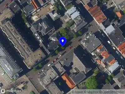 Ambulance met grote spoed naar de Korte Lombardstraat in 's-Gravenhage