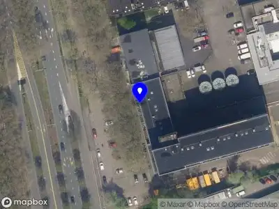 Ambulance met grote spoed naar de Statenweg in Rotterdam