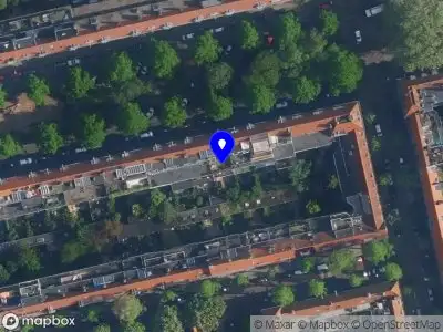 Ambulance met grote spoed naar de Van Tuyll van Serooskerkenweg in Amsterdam