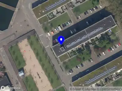 Ambulance met grote spoed naar de Overstortpad in Rotterdam