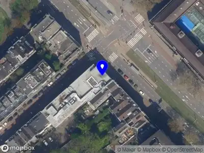 Ambulance met grote spoed naar de Schiekade in Rotterdam