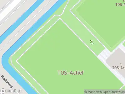 Ambulance met grote spoed naar de Science Park in Amsterdam