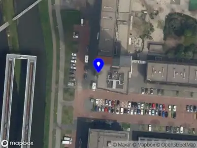 Ambulance met gepaste spoed naar de Robert van 't Hoffstraat in Rotterdam