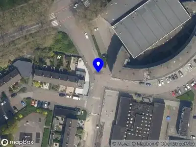 Ambulance met grote spoed naar de Dakotaweg in Capelle aan den IJssel