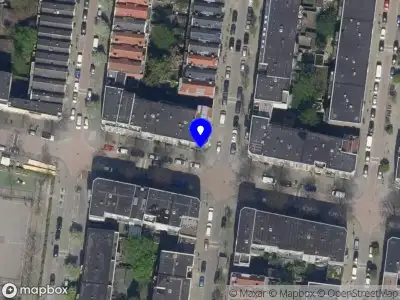 Ambulance met grote spoed naar de Gerrit van de Lindestraat in Rotterdam