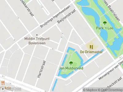 Ambulance met grote spoed naar de Herman Heijermanshof in Voorburg