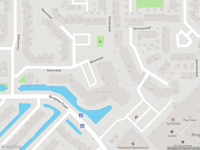 Ambulance met grote spoed naar de Reigerhof in Nieuwerkerk aan den IJssel