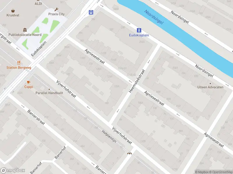 Ambulance met grote spoed naar de Agniesestraat in Rotterdam