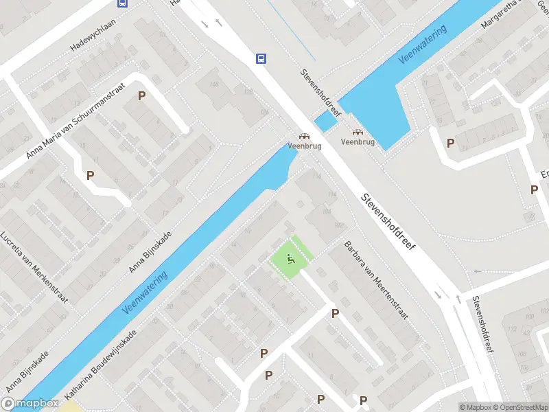 Brandweer met gepaste spoed naar de Katharina Boudewijnskade in Leiden vanwege een buitenbrand